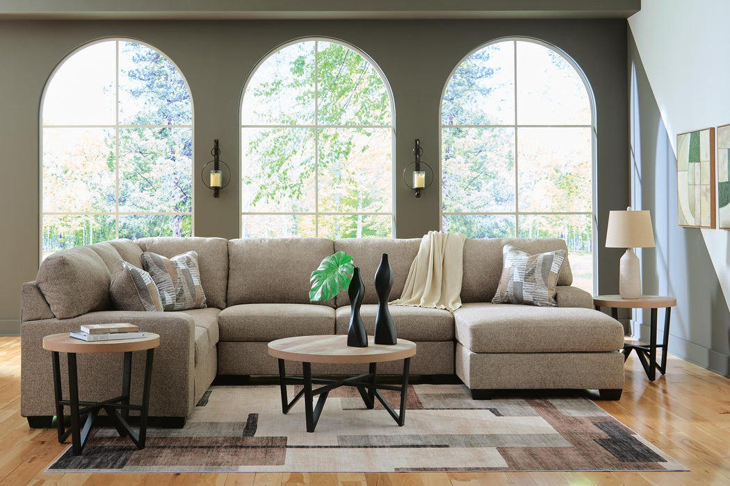 Newellen Sectional with Chaise - Furniture 2 Go- FL