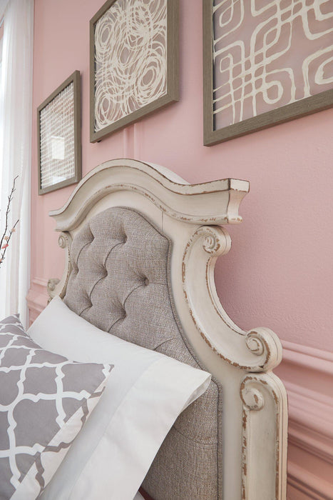 Realyn Upholstered Bed - Furniture 2 Go- FL