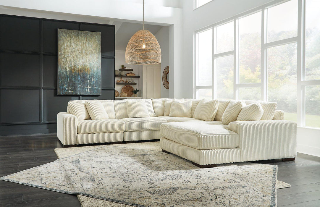 Lindyn Sectional with Chaise - Furniture 2 Go- FL