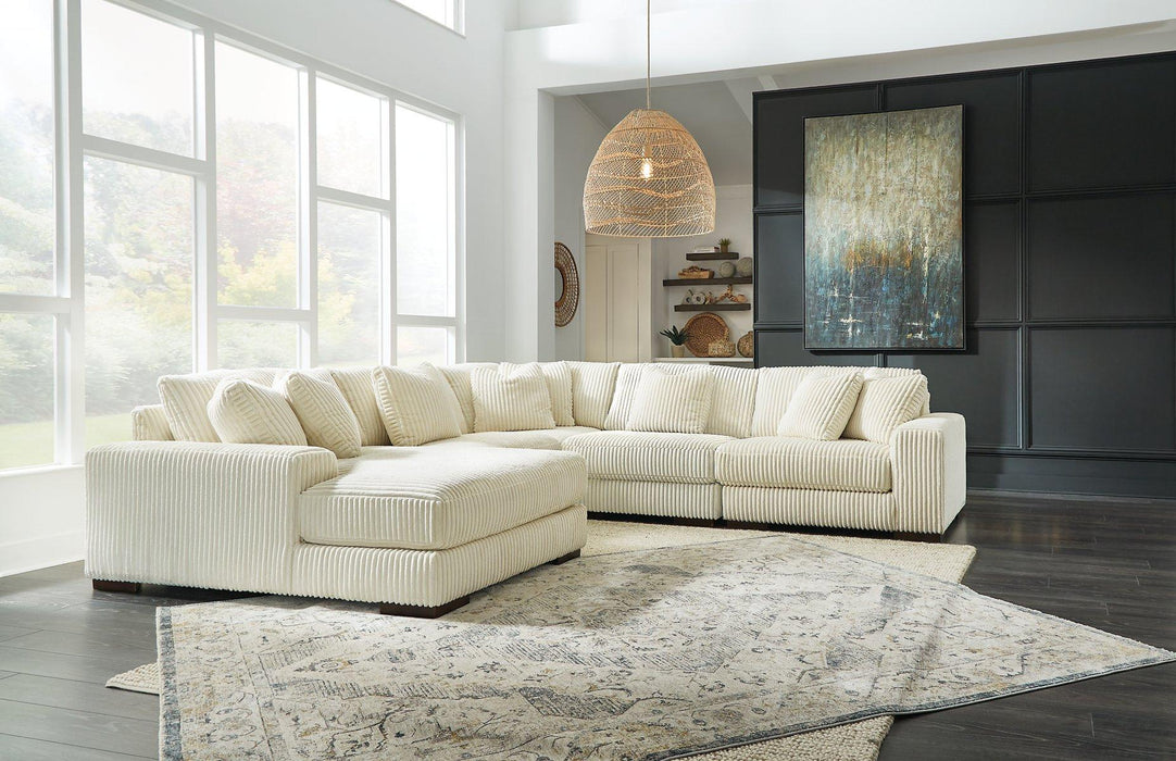 Lindyn Sectional with Chaise - Furniture 2 Go- FL