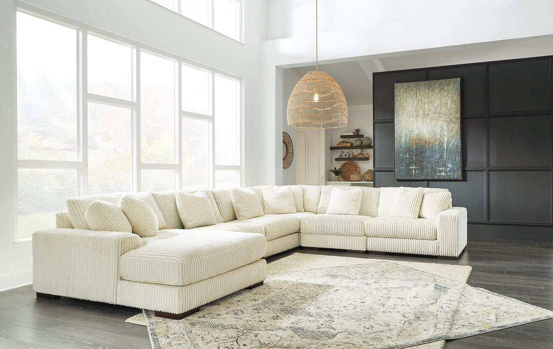 Lindyn Sectional with Chaise - Furniture 2 Go- FL