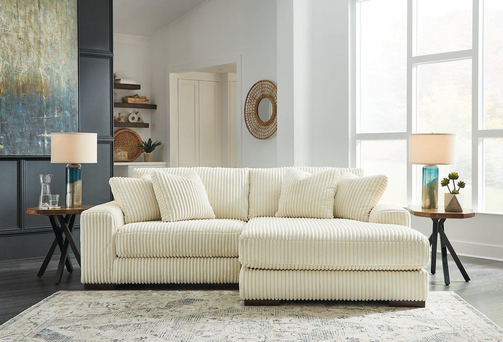 Lindyn Sectional with Chaise - Furniture 2 Go- FL